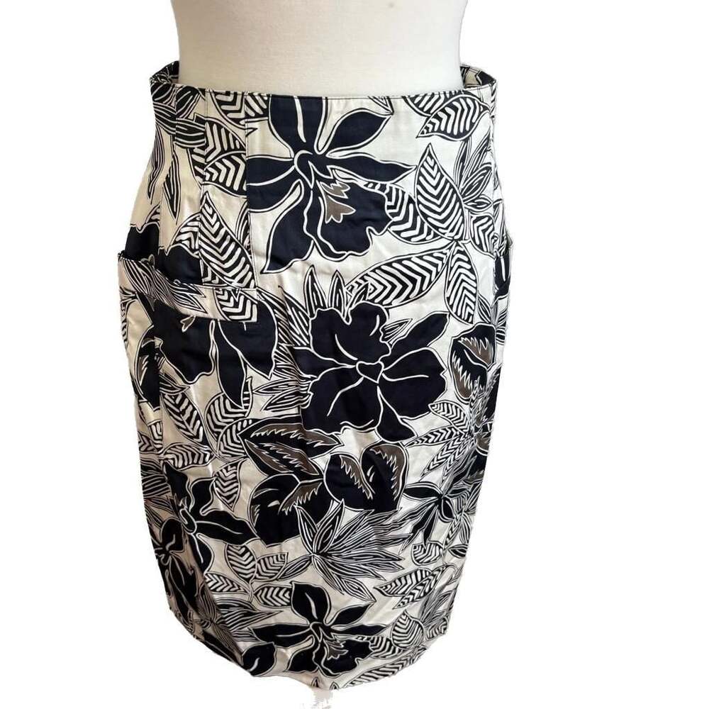 Escada by Margaretha Ley black and white tropical floral mini pencil skirt